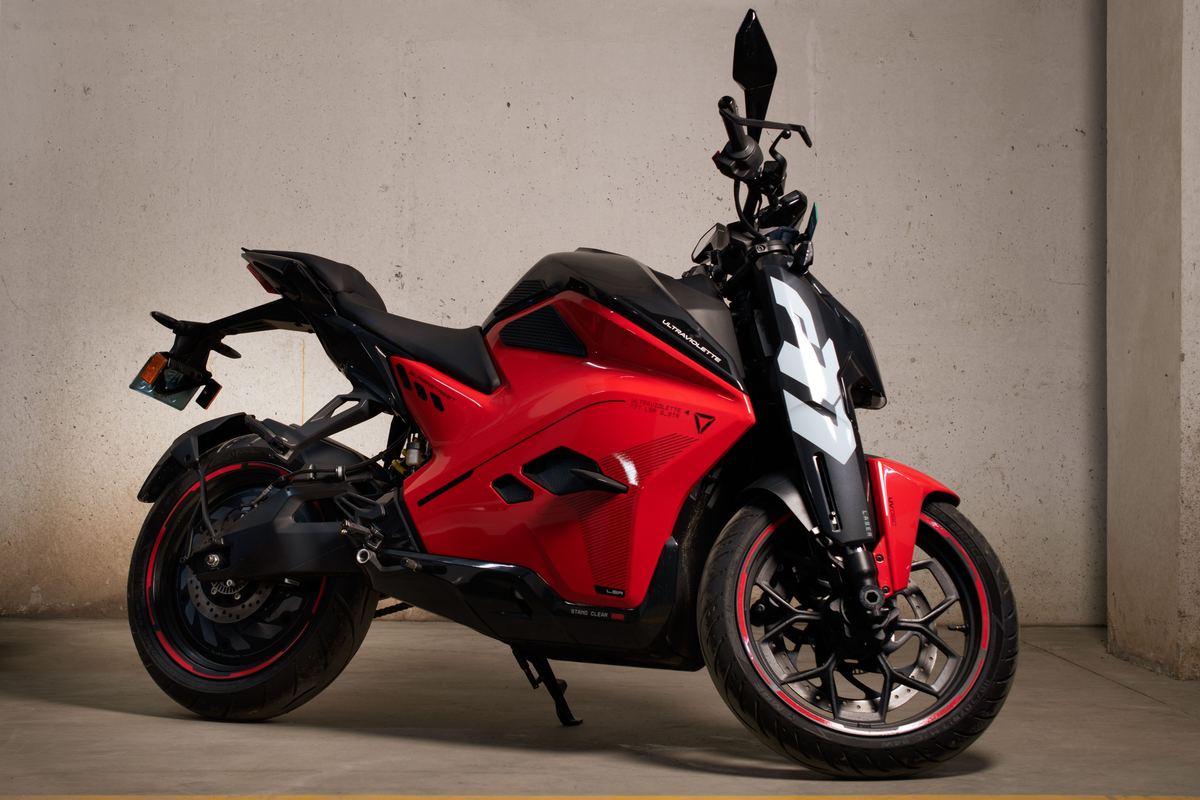 Electric motorcycle compatible with Power Sathi batteries